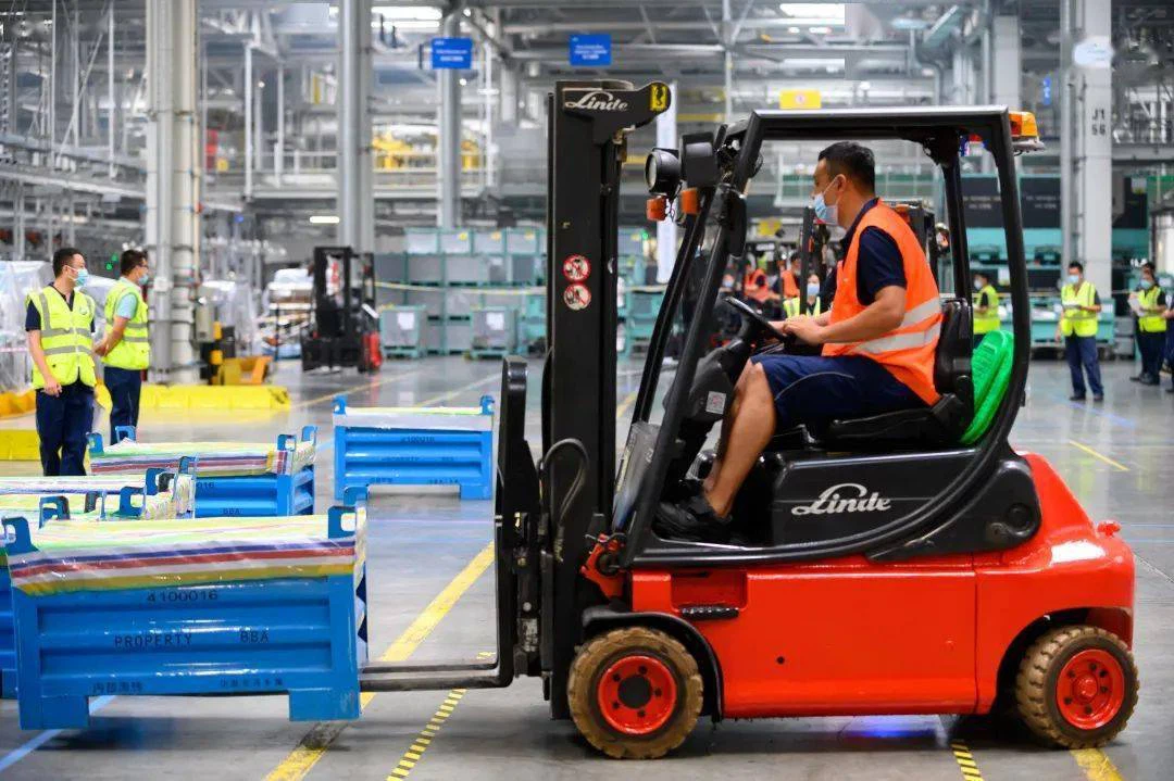 Analiżi Teknika u Ekonomika ta 'Forklifts Awtomatizzati vs Forklifts Manwali ...